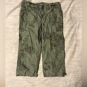 Arizona Jeans Company Floral Pants. Size 8 (girls).